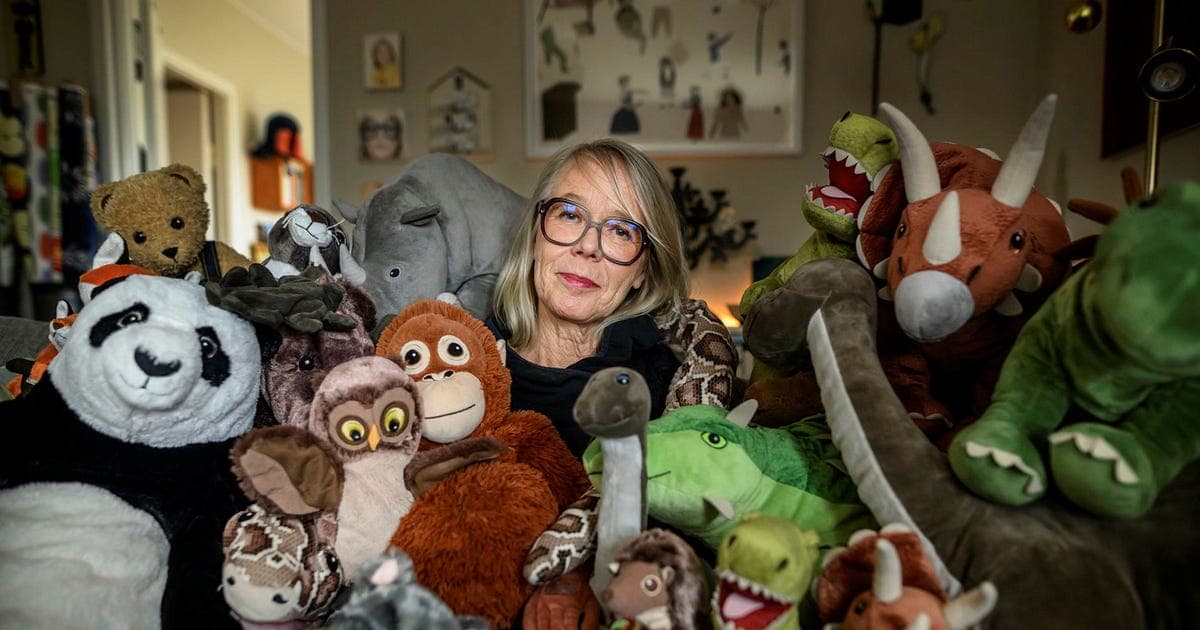 Svensk designer bakom virala Ikea-apan som tröstar övergiven makak