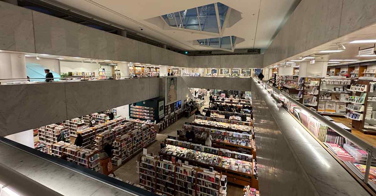 Fysiska bokhandlar behåller dominans trots digitalisering